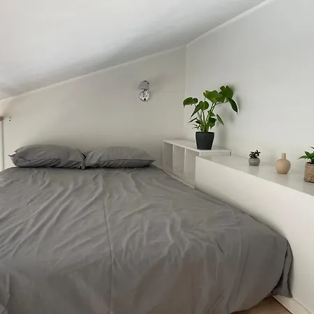 Huoneisto Heart Of Helsinki, New Loft,walk Everywhere, Balcony,two Beds, Tram To Railway 100m, Walk Railway 20 Mins *