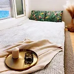 Downtown Sunny Balcony ,new Loft,walk Everywhere, 1 Beds And 1 Sofa Bed * Helsinki