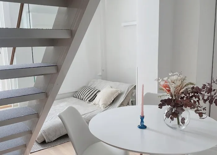 Heart Of Helsinki, New Loft,walk Everywhere, Balcony,two Beds, Tram To Railway 100m, Walk Railway 20 Mins דירה הלסינקי