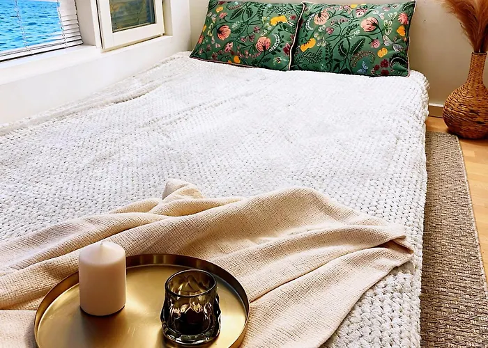 Heart Of Helsinki, New Loft,walk Everywhere, Balcony,two Beds, Tram To Railway 100m, Walk Railway 20 Mins * הלסינקי