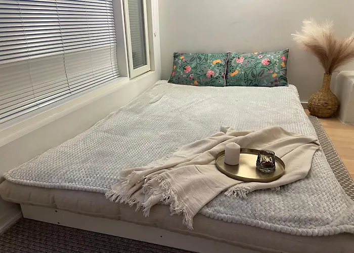 Heart Of Helsinki, New Loft,walk Everywhere, Balcony, 1 Beds And 1 Sofa Bed, Tram To Railway 100m, Walk Railway 20 Mins Lägenhet