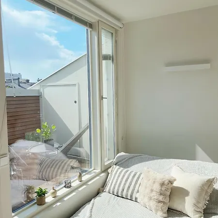 Heart Of Helsinki, New Loft,walk Everywhere, Balcony,two Beds, Tram To Railway 100m, Walk Railway 20 Mins Lägenhet